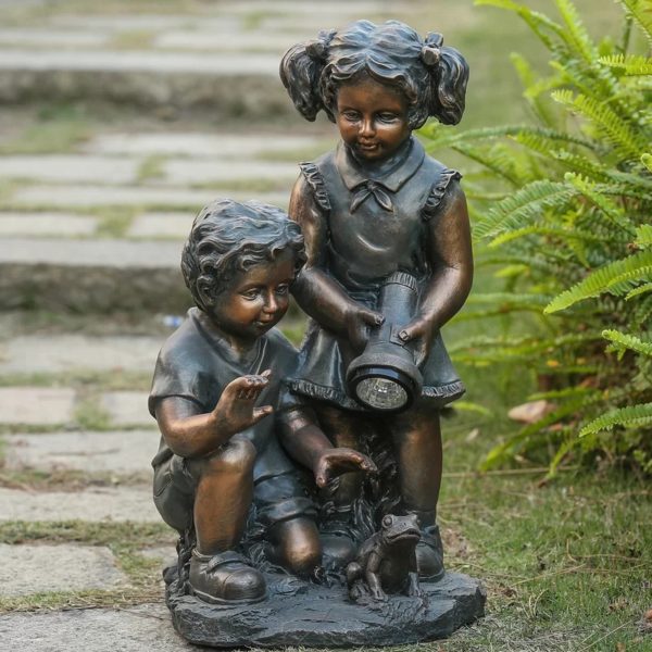 Bronze statues of boys and girls catching frogs