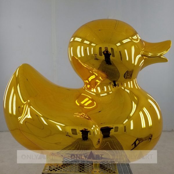 Cartoon decorated with cute stainless steel yellow duck sculpture